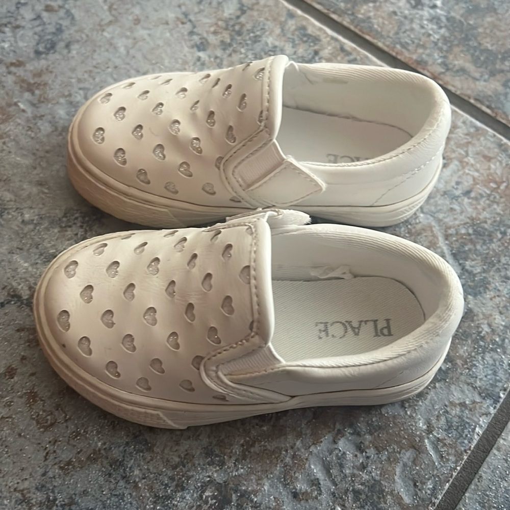 Children’s place slip on sneakers size 6 toddler